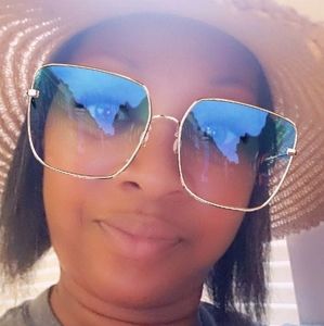 Meet your Posher, Yolanda